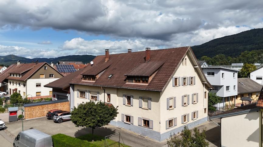 ruhige und familienfreundliche Lage | Dachgeschosswohnung mit 4 Zimmern | Balkon, Keller & Carport zimmer