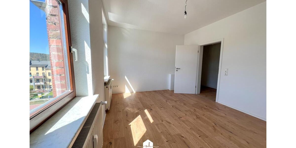 Dachgeschoßwohnung Greiz - 4 Zimmer, 83 m&sup2;, 495&euro; | Angebot:26476621