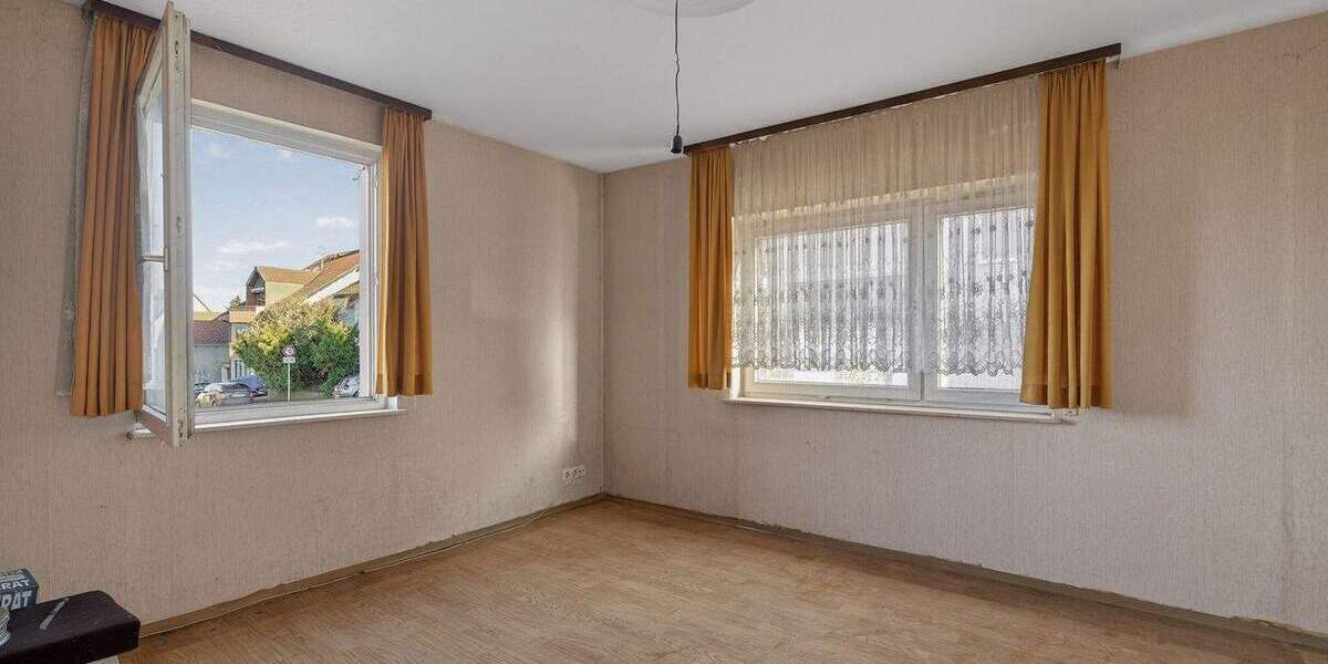 Mehrfamilienhaus, Wohnhaus Karlsbad / Auerbach Auerbach - 6 Zimmer, 153 m&sup2;, 195.000&euro; | Angebot:24857833