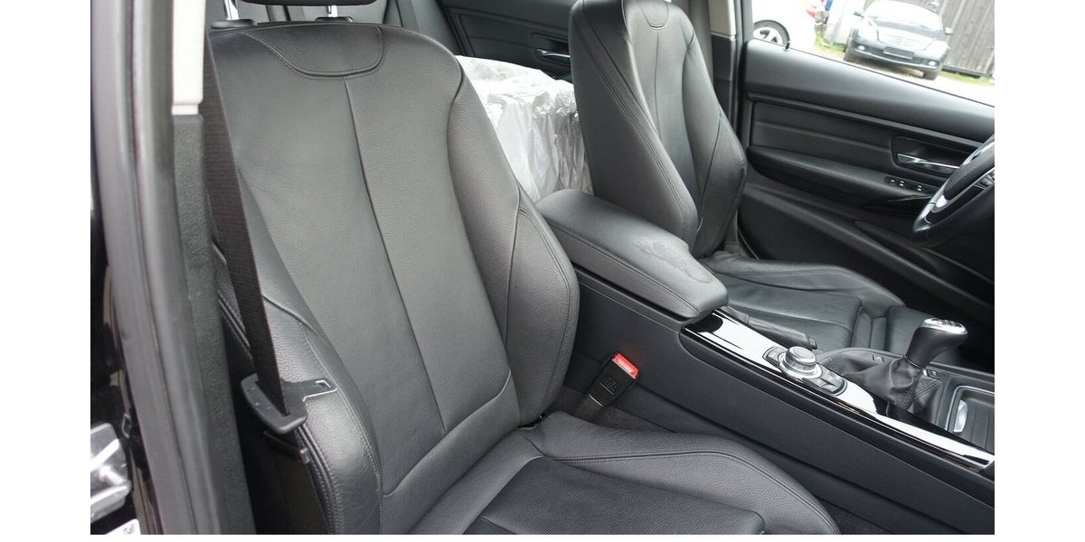 BMW 318d Touring Sport Bi-Xenon Navi PDC Leder Sitzhei 194.700 km 11.950 &euro; Neumarkt/OPf 92318