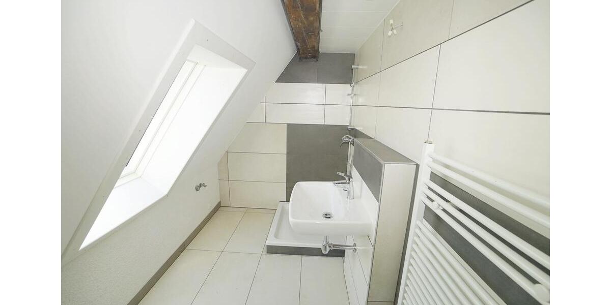 Dachgeschoßwohnung Bisingen - 2 Zimmer, 45 m&sup2;, 500&euro; | Angebot:26670376