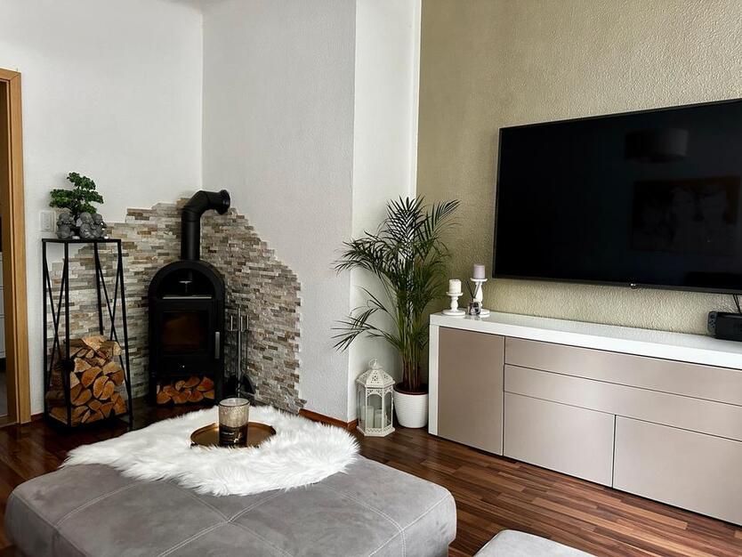 ANFRAGESTOPP! Schöne 4-Zimmer-AltbauWohnung mit Kamin & Loggia