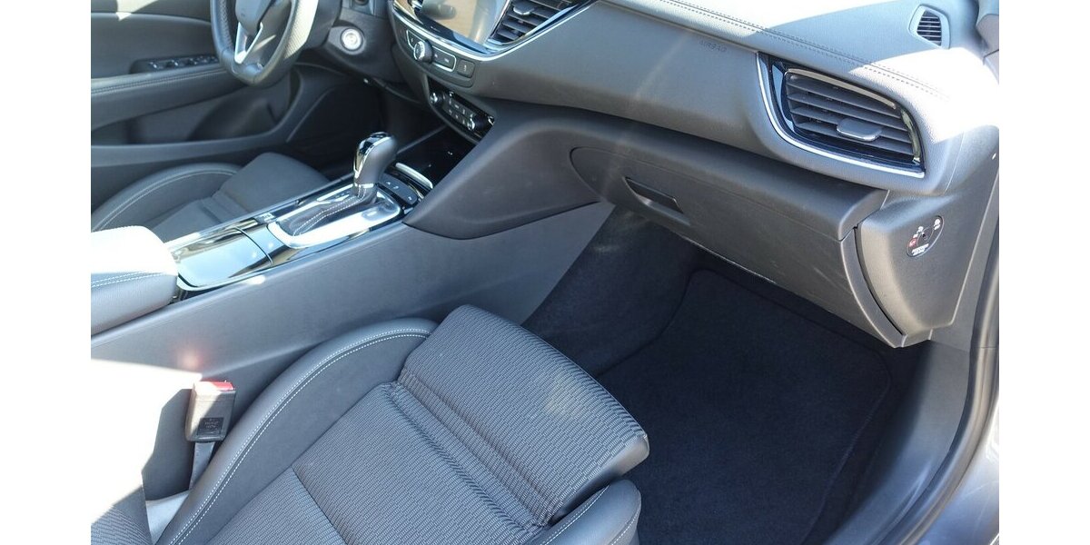 Opel Insignia Elegance Navi PDC Kamera Memory LED eGHSD 96.200 km 18.950 &euro; Neumarkt/OPf 92318