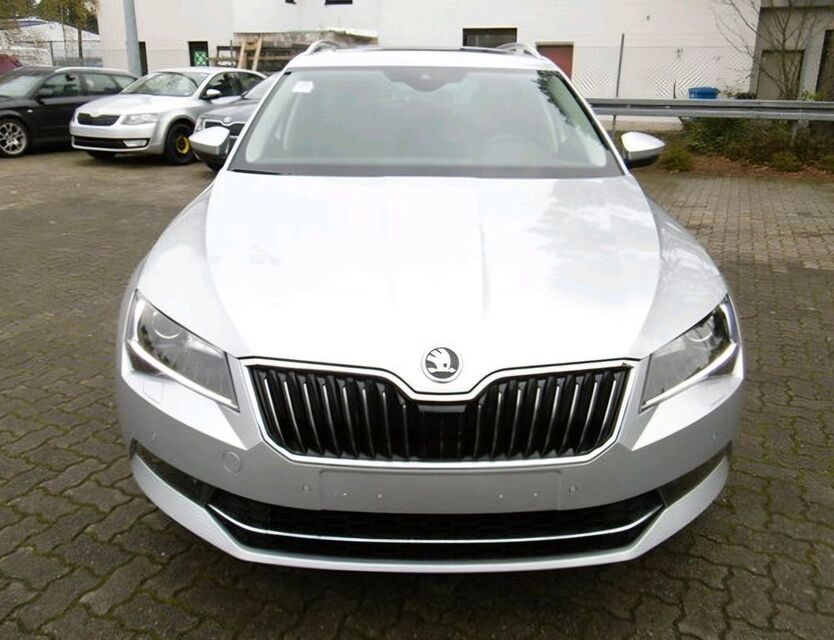 Skoda Superb 171.000 km 15.900 € Kassel 34134