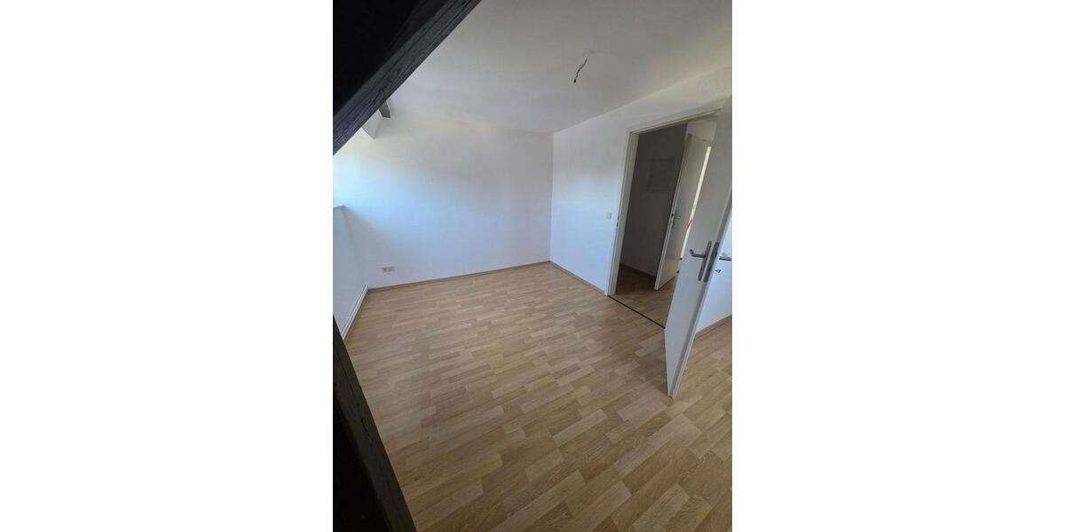 Etagenwohnung Glauchau - 3 Zimmer, 65 m&sup2;, 388&euro; | Angebot:26635756