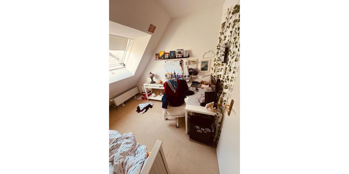 Möblierte Doppelhaushälfte mit Kamin, Garten, Vollkeller, Garage 4 zimmer