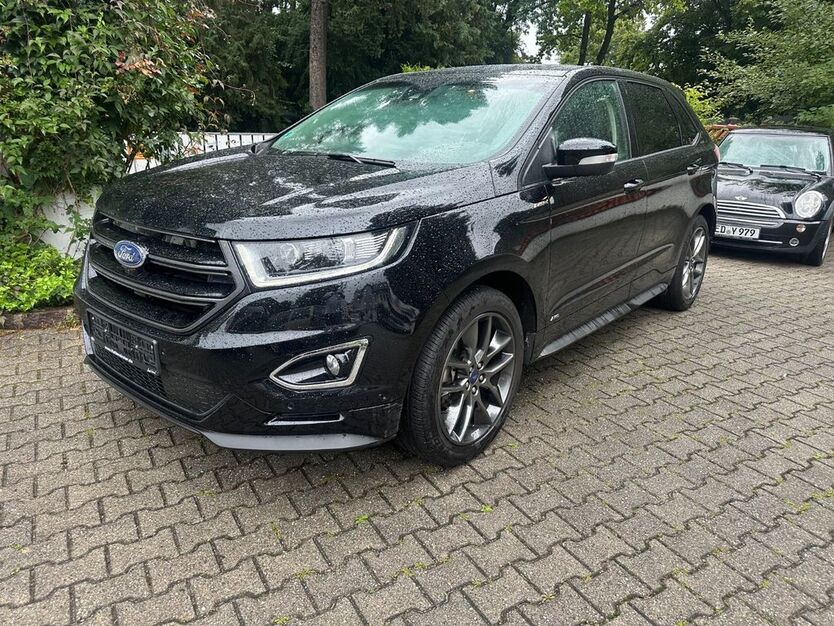 Ford Edge 42.084 km 20.999 € München 81929