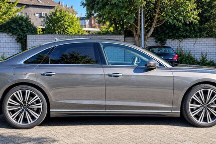 Audi A8 80.000 km 45.999 &euro; Düsseldorf 40489