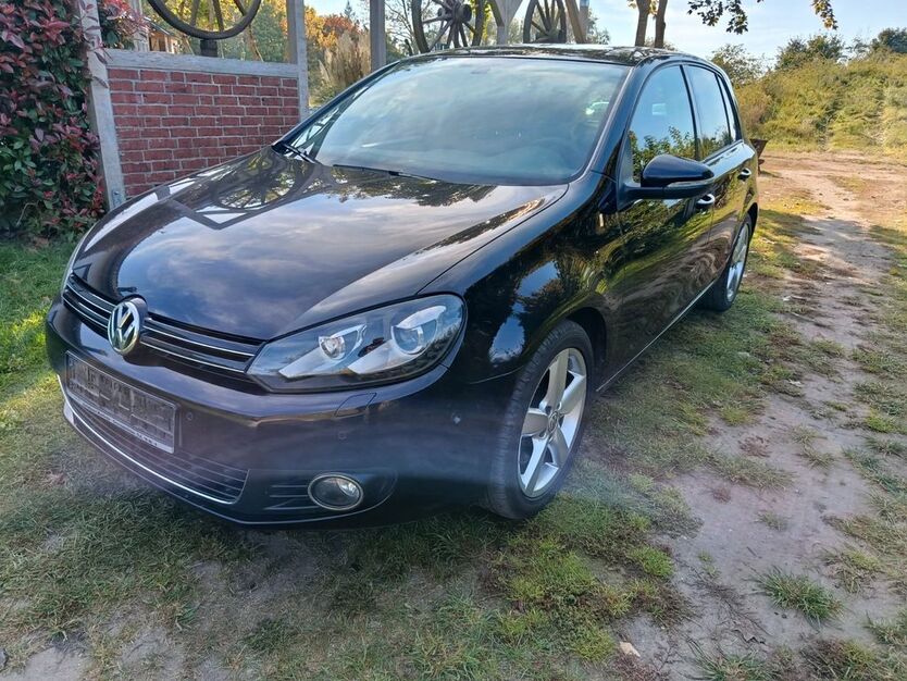 VW Golf 176.000 km 8.800 € Bandenitz 19230