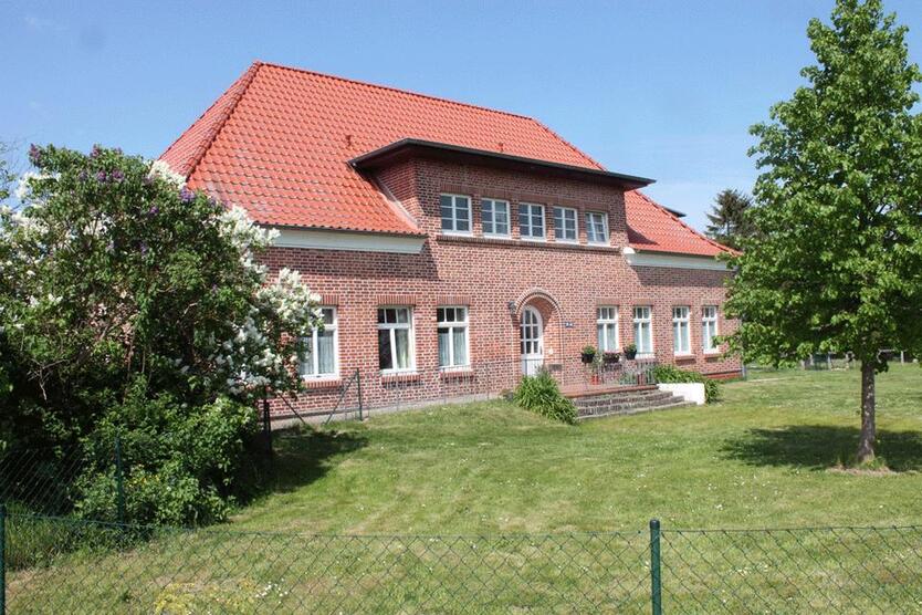 Große helle 2 12 Zimmer-Wohnung zu vermieten