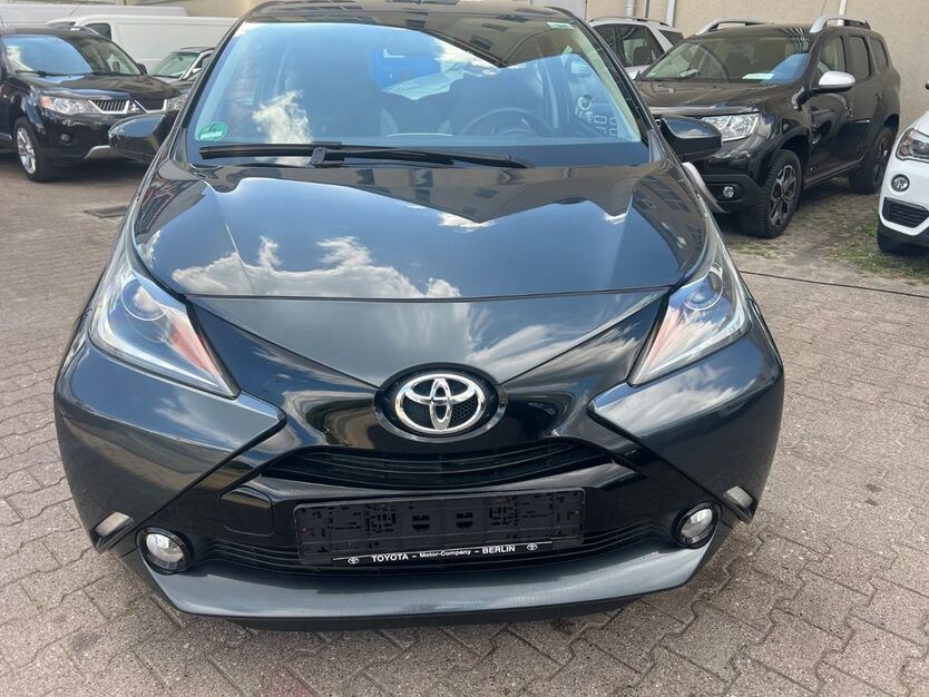 Toyota Aygo (X) 94.000 km 6.690 € Berlin 13581