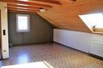 2-Familienhaus + DG-Wohnung mit großem Garten in ruhiger Lage! 8 zimmer