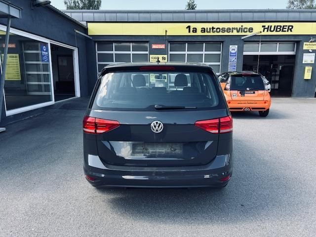 VW Touran 152.064 km 12.299 &euro; Bad Kötzting 93444