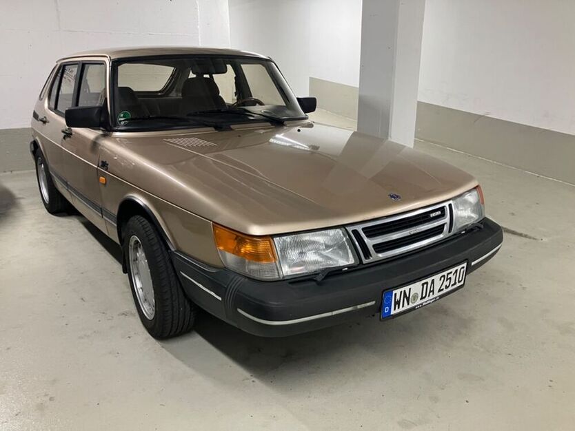 900