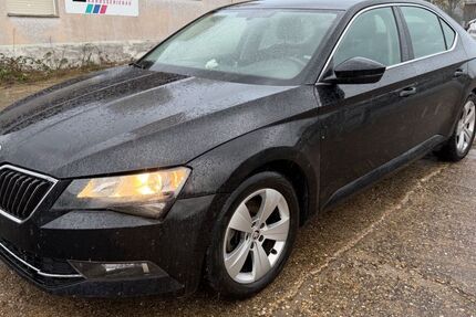Skoda Superb 261.000 km 8.900 &euro; Aachen 52078