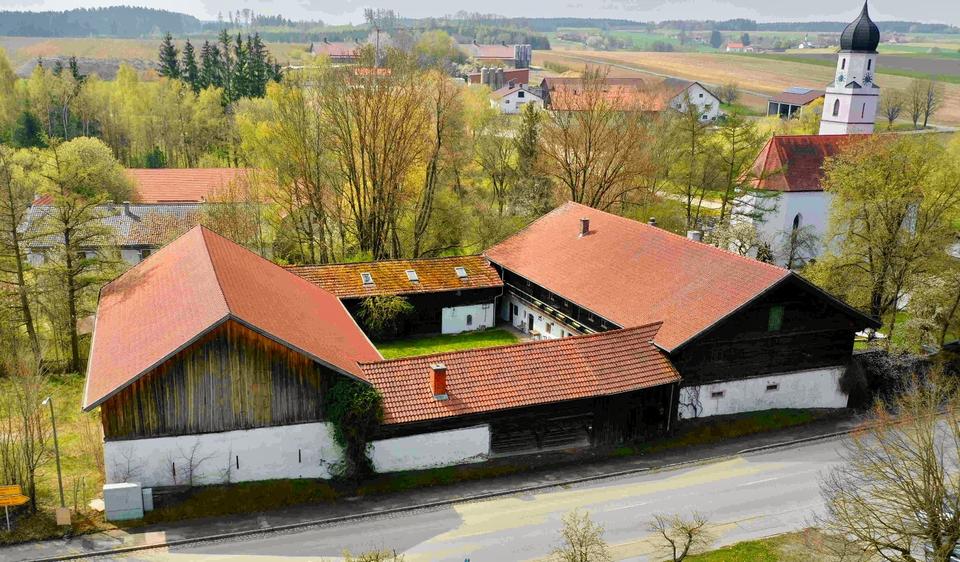Denkmalgeschützter Vierseithof mit Dorfanbindung in Gangkofen 13 zimmer