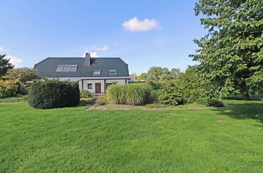 Haus zum Kaufen in Salzwedel 250.000 € 225.42 m²