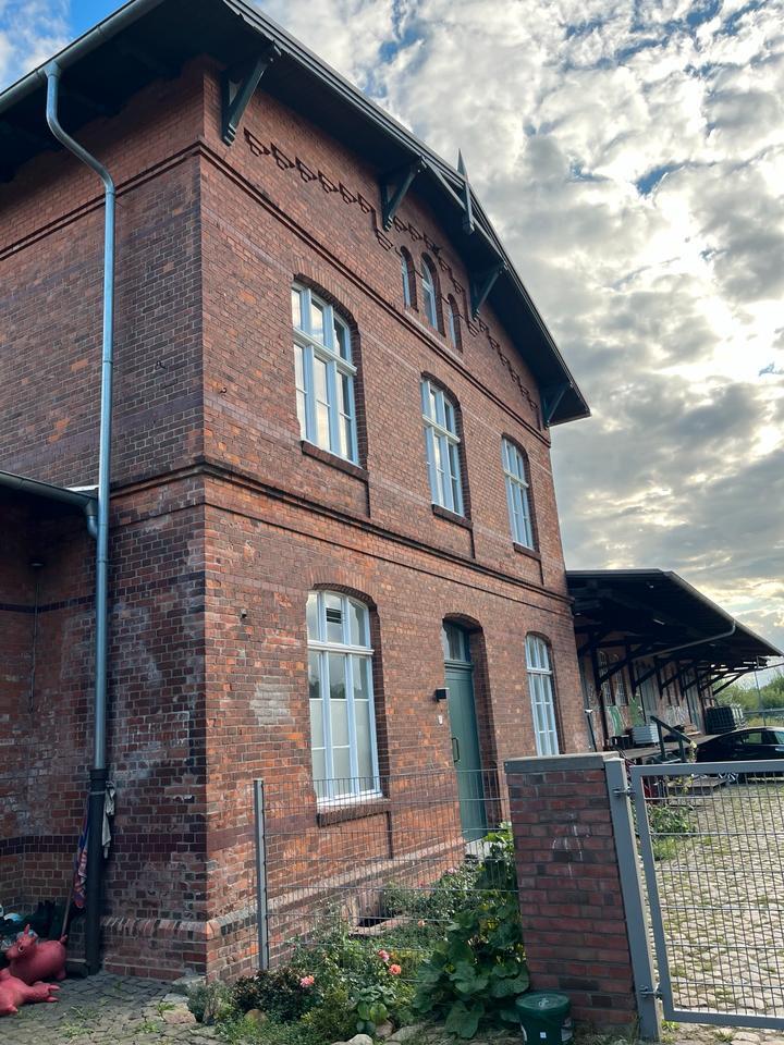 Büro und Halle