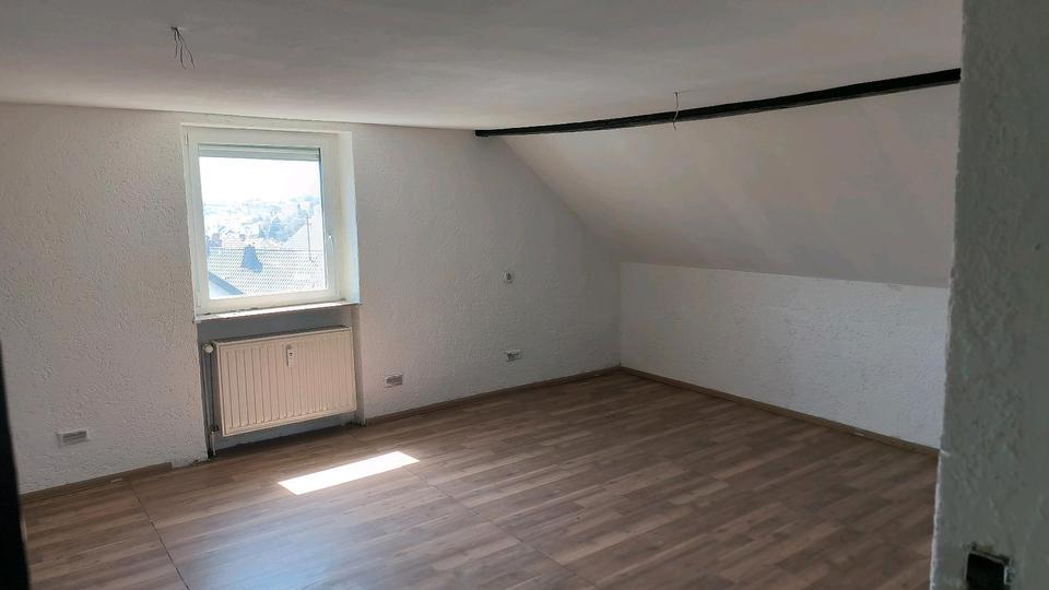 Dachgeschoßwohnung Quierschied - 2.5 Zimmer, 55 m&sup2;, 500&euro; | Angebot:26407086