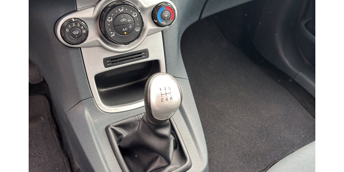 Ford Fiesta Champions Edition Klima Radio 180.817 km 2.100 &euro; Wuppertal 42327
