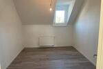 Dachgeschoßwohnung Solingen Aufderhöhe - 4 Zimmer, 80 m&sup2;, 950&euro; | Angebot:25755324