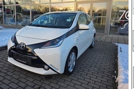 Toyota Aygo (X) 81.382 km 7.989 &euro; Bernburg (Saale) 06406
