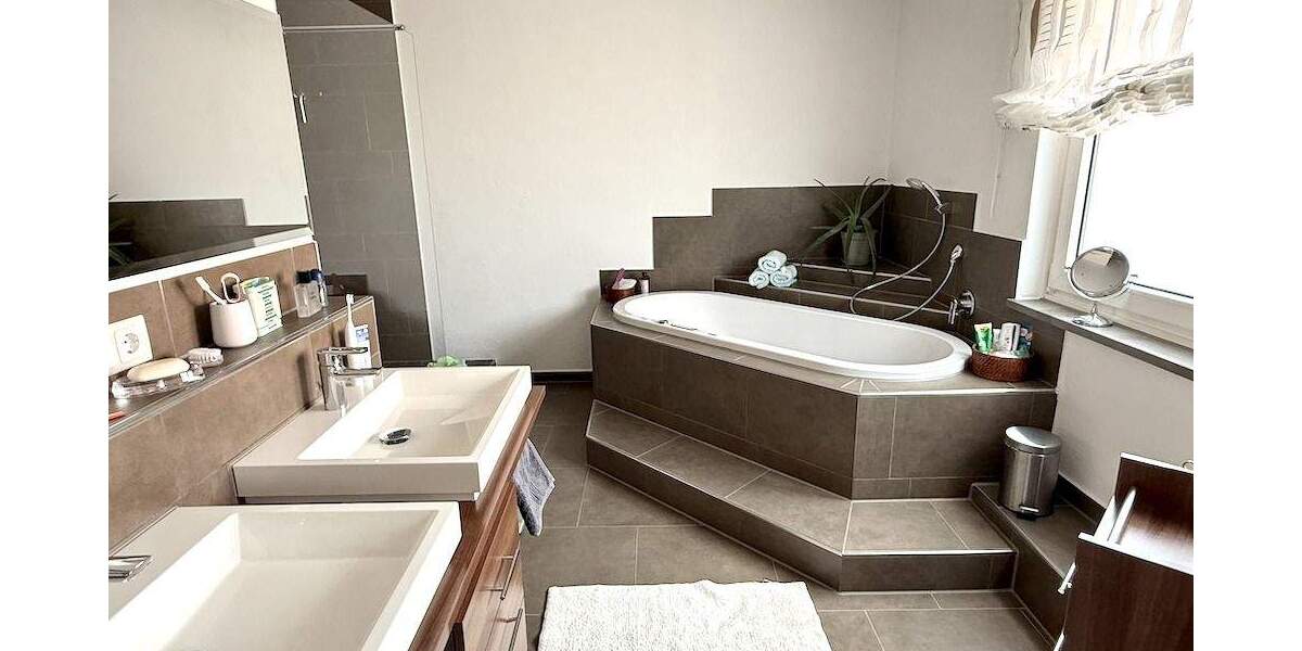 Doppelhaushälfte Neuendettelsau - 5 Zimmer, 154 m&sup2;, 520.000&euro; | Angebot:25744761