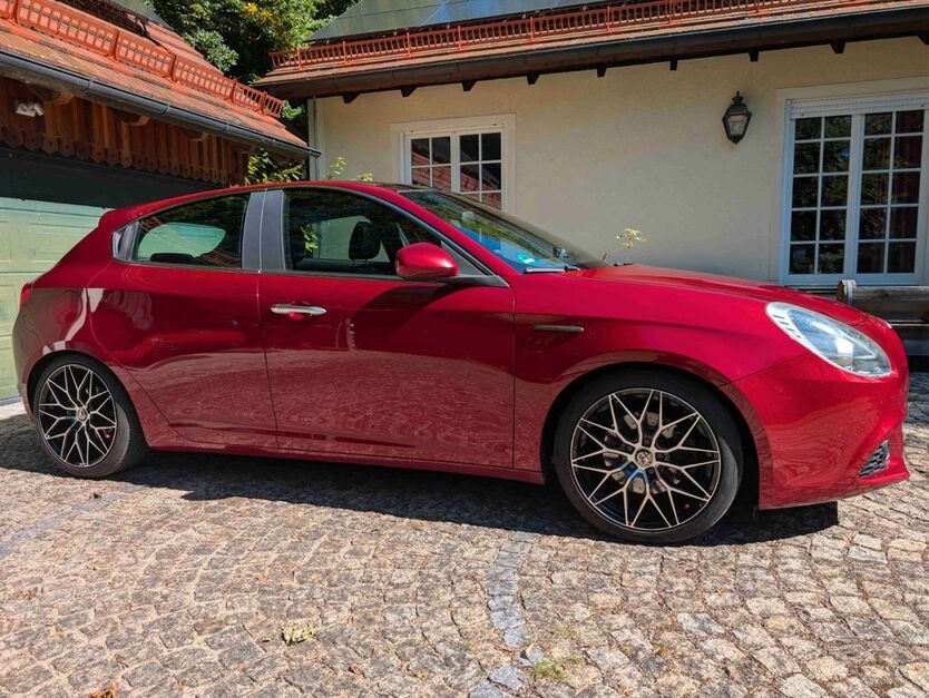 Alfa Romeo Giulietta 121.000 km 12.400 € Münsing 82541