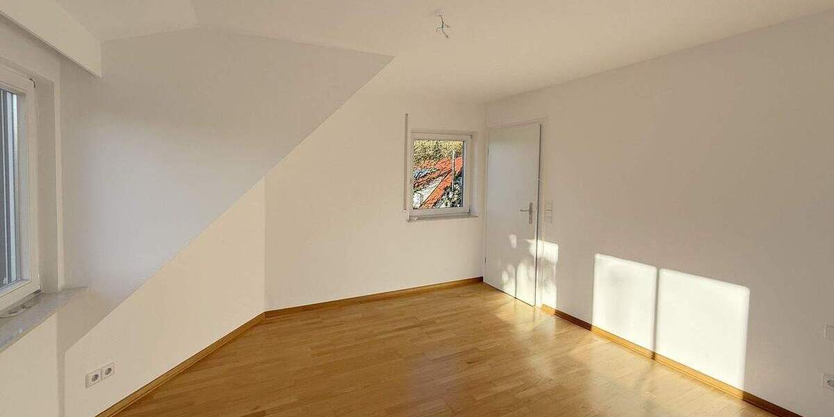 Mehrfamilienhaus, Wohnhaus Nürtingen - 5 Zimmer, 175 m&sup2;, 2.500&euro; | Angebot:25413258