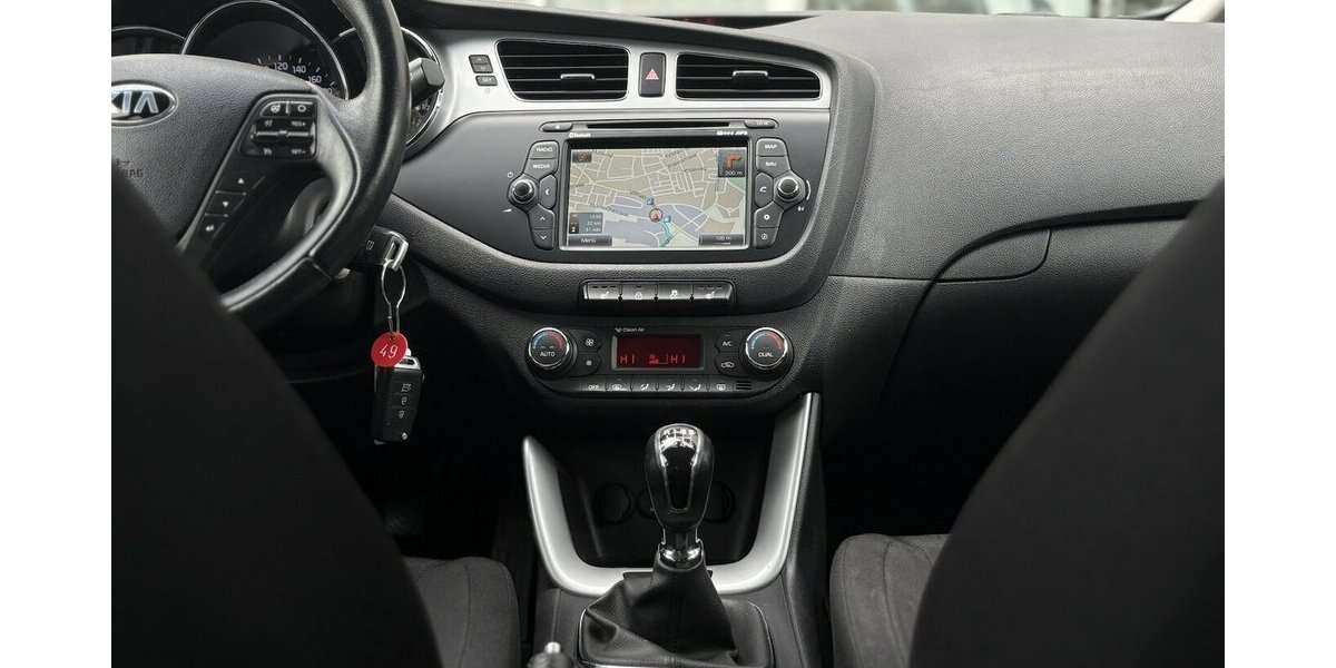 Kia Ceed 1.4 TSI Dream Team KAMERA/NAVI/SHZ/LENKHZ 64.779 km 8.900 &euro; Villingen-Schwenningen 78054