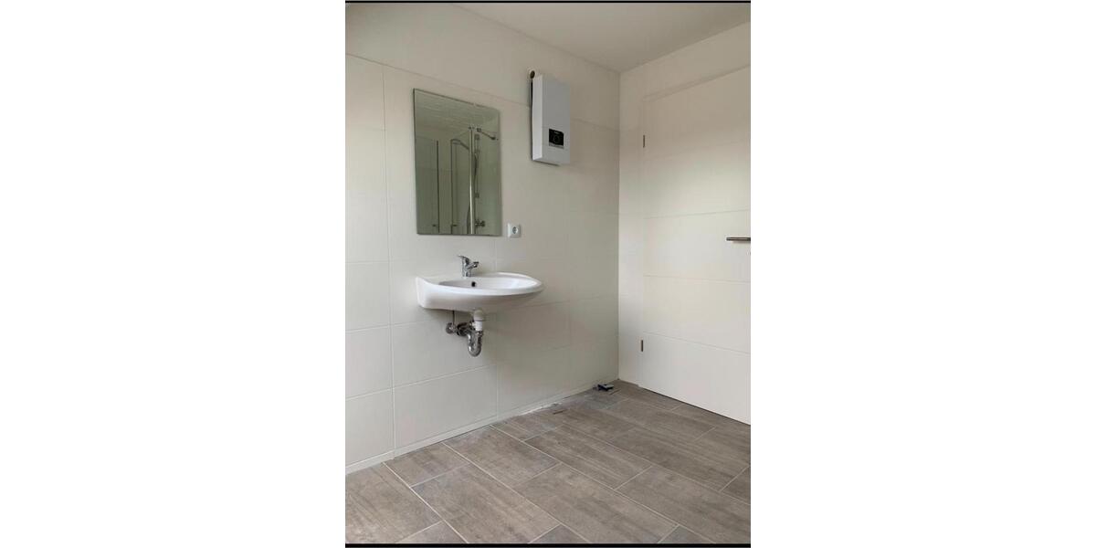 Dachgeschoßwohnung Hohenstein-Ernstthal Ernstthal - 4 Zimmer, 83 m&sup2;, 39.000&euro; | Angebot:26286121