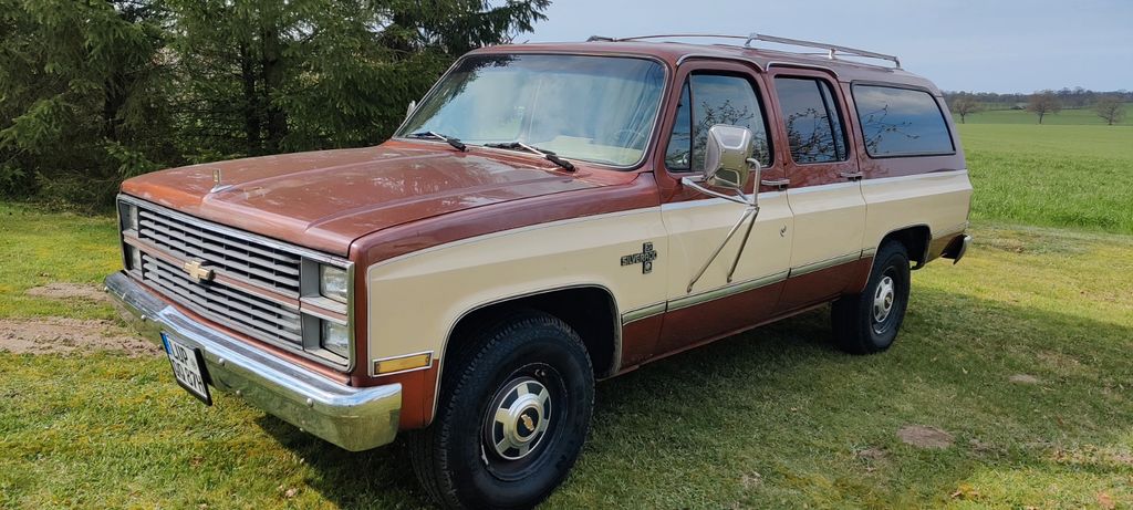 Chevrolet Suburban 75.533 km 15.200 &euro; Wittenburg 19243