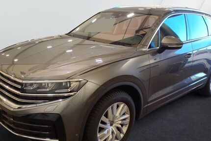 VW Touareg 32.800 km 53.840 € Wackersdorf 92442