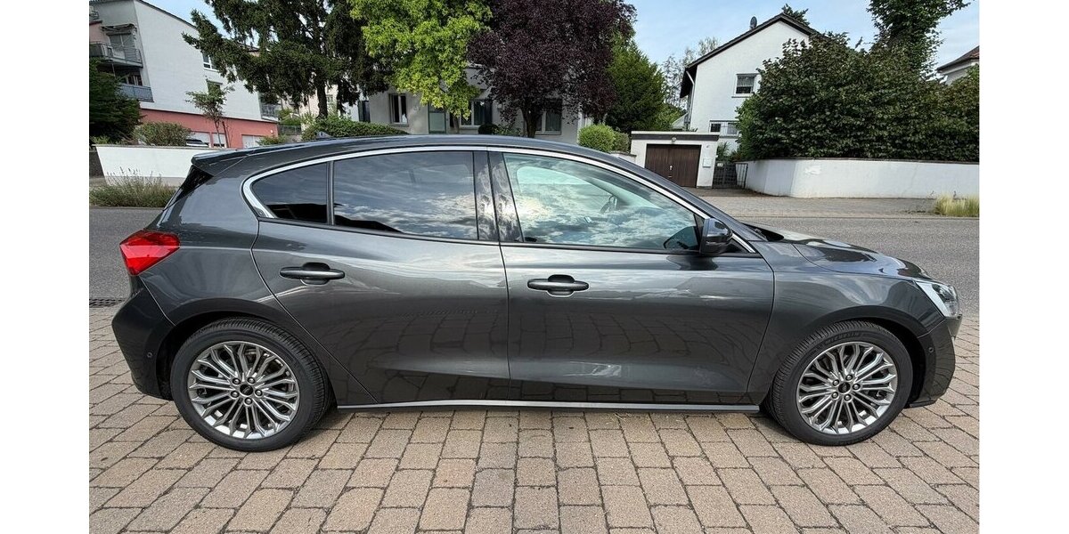 Ford Focus Titanium Lim. Head-Up Panorama 155.000 km 6.990 &euro; Neckarsulm 74172