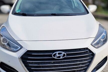Hyundai i40 122.000 km 9.494 &euro; Bad Salzuflen 32108