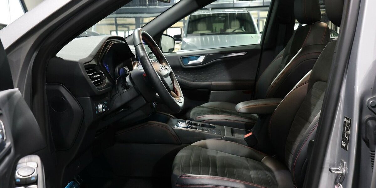 Ford Kuga 2.5 P-HEV ST-LINE-X STYLING SPORT PANORAMA 73.000 km 22.444 &euro; Hamm 59077