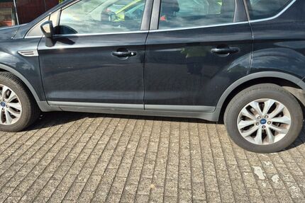 Ford Kuga 201.000 km 5.700 € Bremerhaven 27574