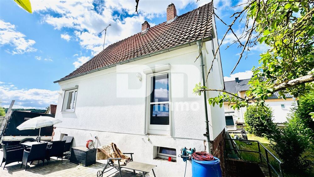 Kernsaniertes Einfamilienhaus mit Doppelgarage, großem Garten und Home-Office-Oase - Einfamilienhaus Schwalmstadt | Angebot:27053931