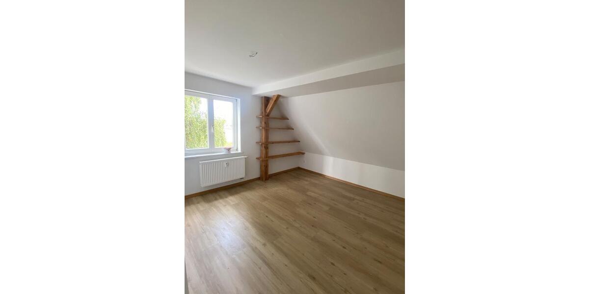 Dachgeschoßwohnung Rostock Hansaviertel - 2.5 Zimmer, 92 m&sup2;, 1.280&euro; | Angebot:26239871