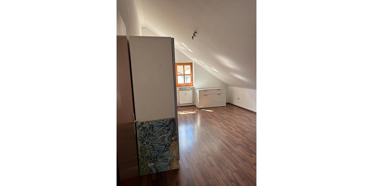 Dachgeschoßwohnung Nittendorf - 2.5 Zimmer, 50 m&sup2;, 170.000&euro; | Angebot:25980055