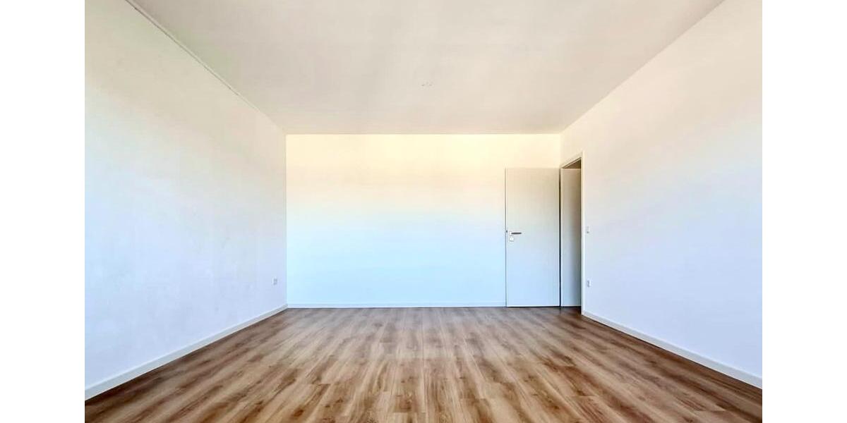 Zentrale 2-Zimmer-PANORAMA-Wohnung, Balkon, EBK, Garage zimmer