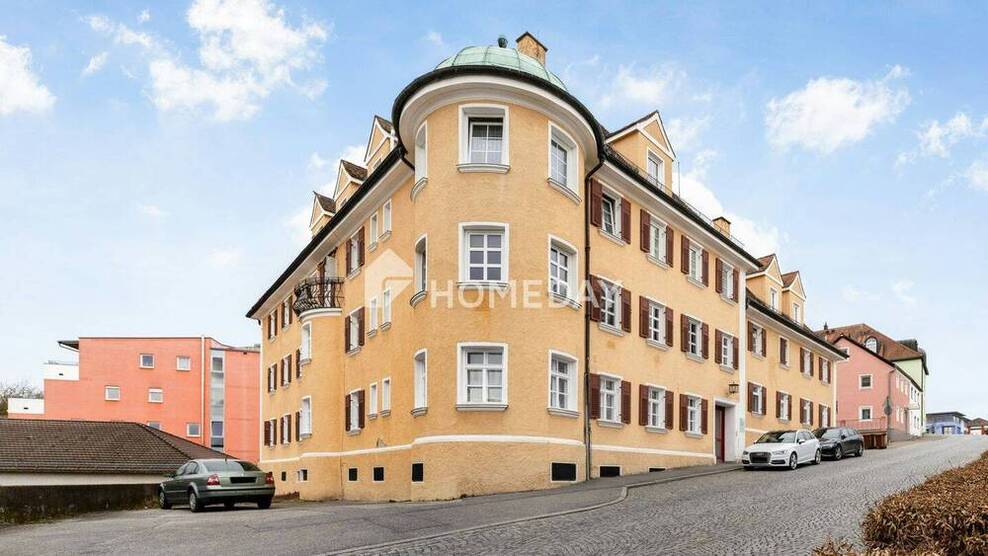 Großzügige 4-Zimmer-Wohnung im historischen Mehrfamilienhaus in Landau a. d. Isar