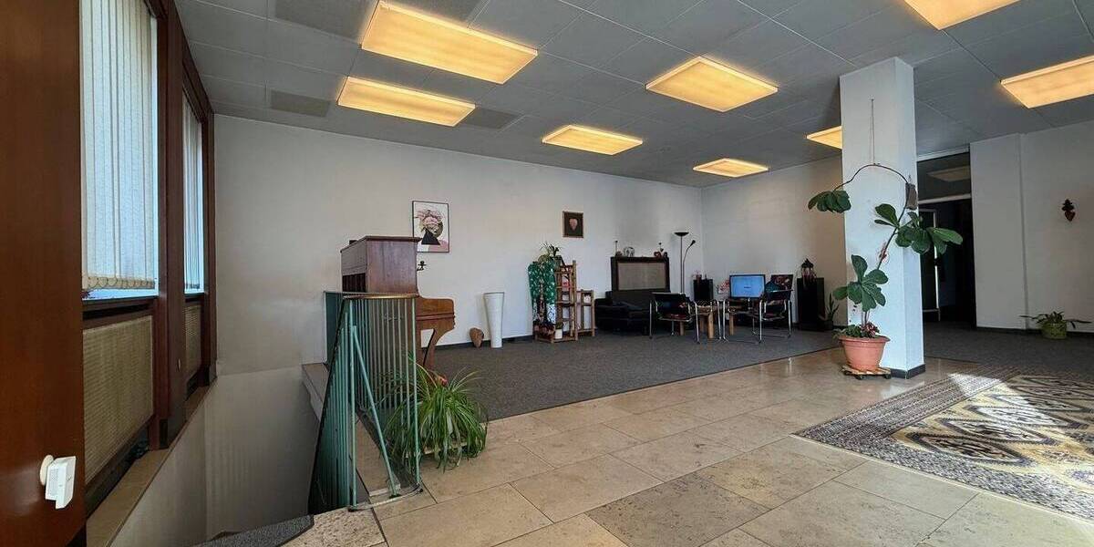 Großzügige Gewerbefläche in zentraler Lage von Mannheim-Neckarau 5 zimmer