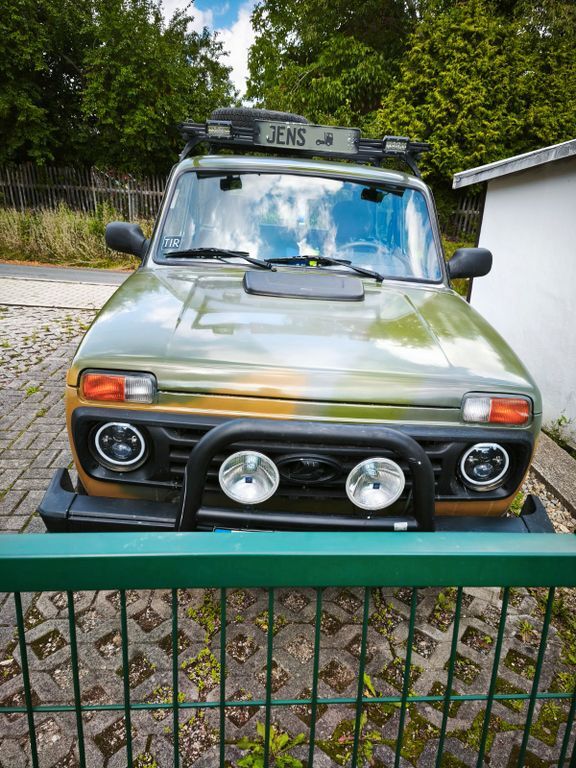 Lada Niva 70.700 km 9.500 € Schönbrunn 08485