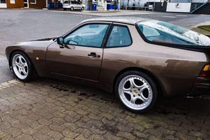 Porsche 944