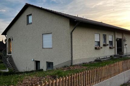 Möblierte 4-Zimmer-Wohnung im 2-Familienhaus in Monheim (86653) 5 zimmer