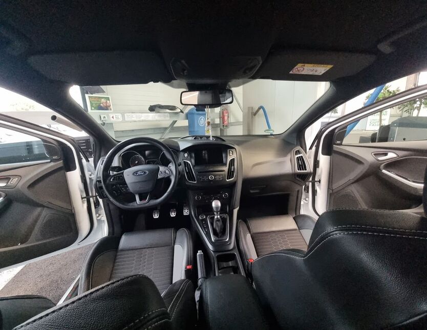 Ford Focus 83.000 km 18.400 € Augsburg 86167