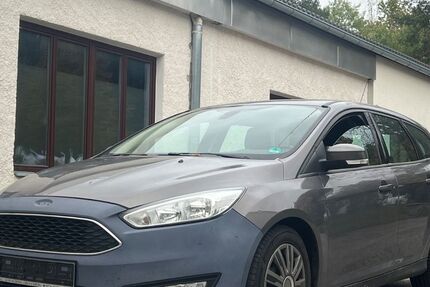 Ford Focus 221.000 km 2.699 € Hohenbrunn 85662