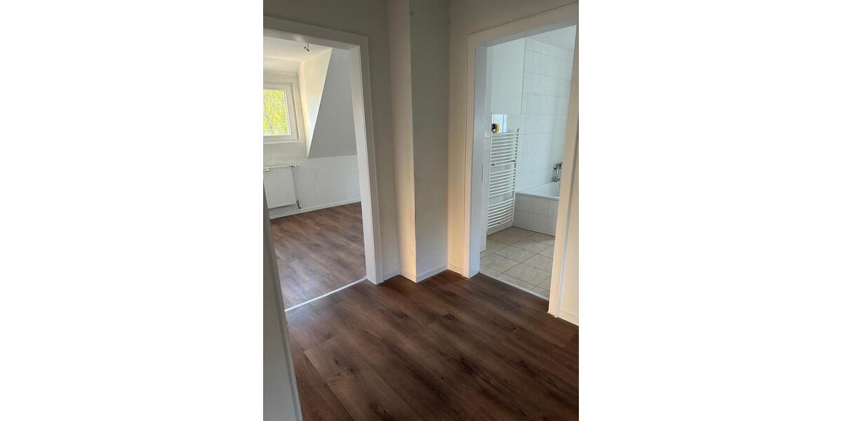 Dachgeschoßwohnung Siegen - 2 Zimmer, 60 m&sup2;, 500&euro; | Angebot:26325992