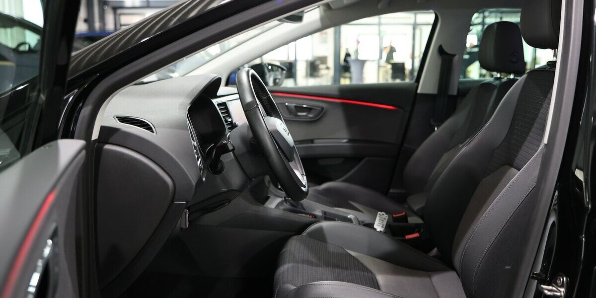 Seat Leon 1.5 TSI DSG XCELLENCE SPORT / LED / LEDER 116.000 km 15.444 &euro; Hamm 59077